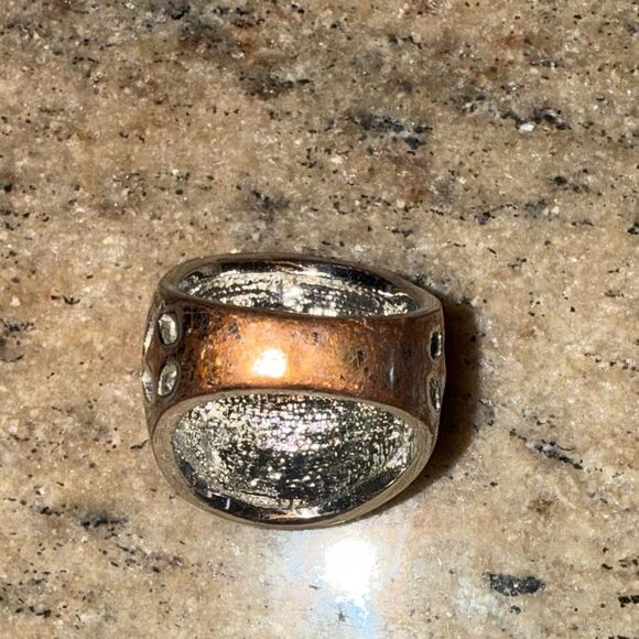 Elegant Silver and Black Women's Wide Ring - Picture 6 of 6